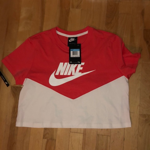 Nike T-Shirt - Picture 1 of 4